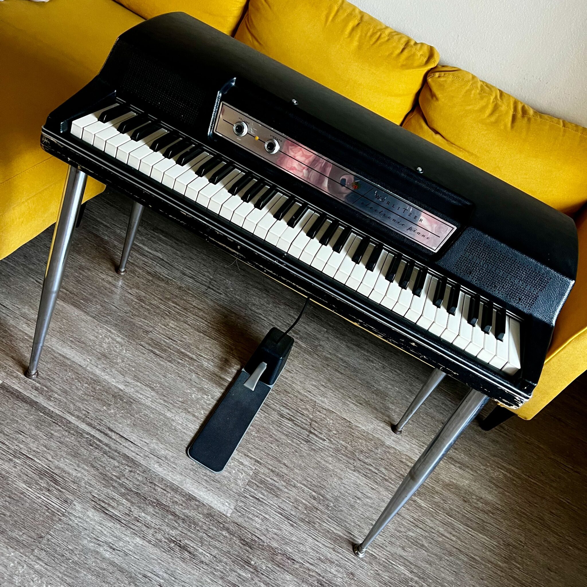 Wurlitzer 200 Electric Piano Early ’70s Black I Want That Guitar