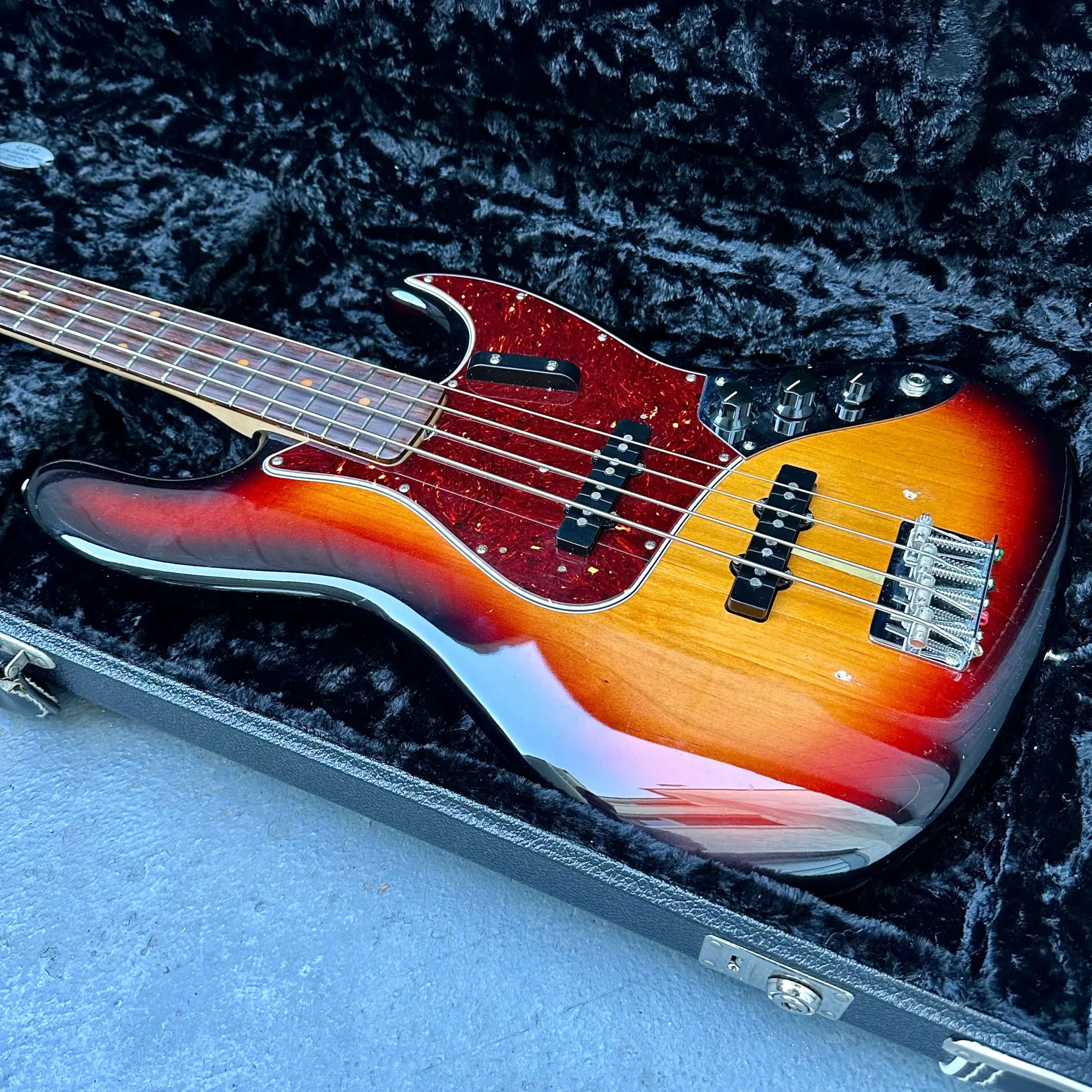 Fender American Original '60s Jazz Bass in 3-Tone Sunburst w/Original Case