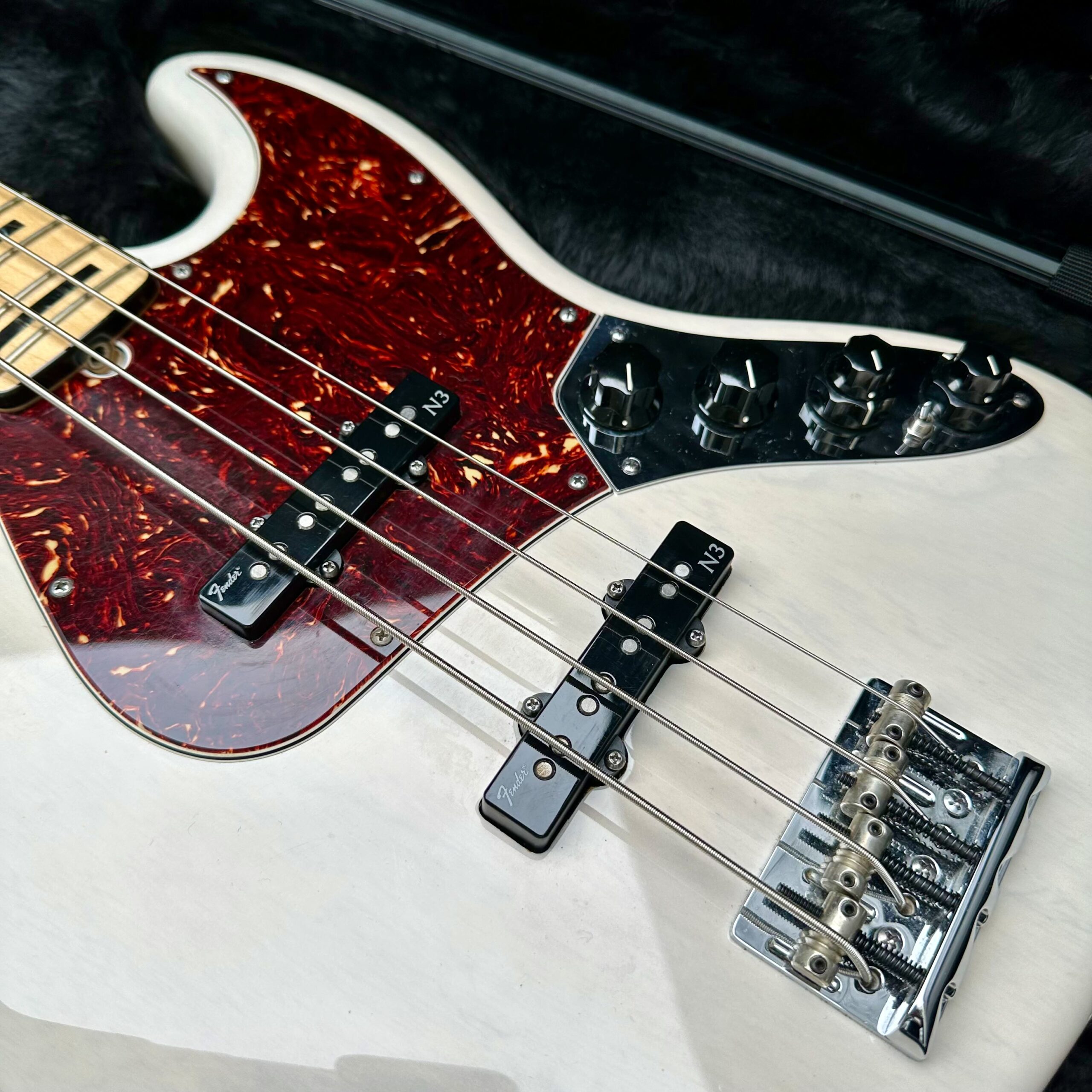 Fender American Deluxe Jazz Bass White Blonde (Ash - 8.6 Lbs) w/Maple  Fingerboard