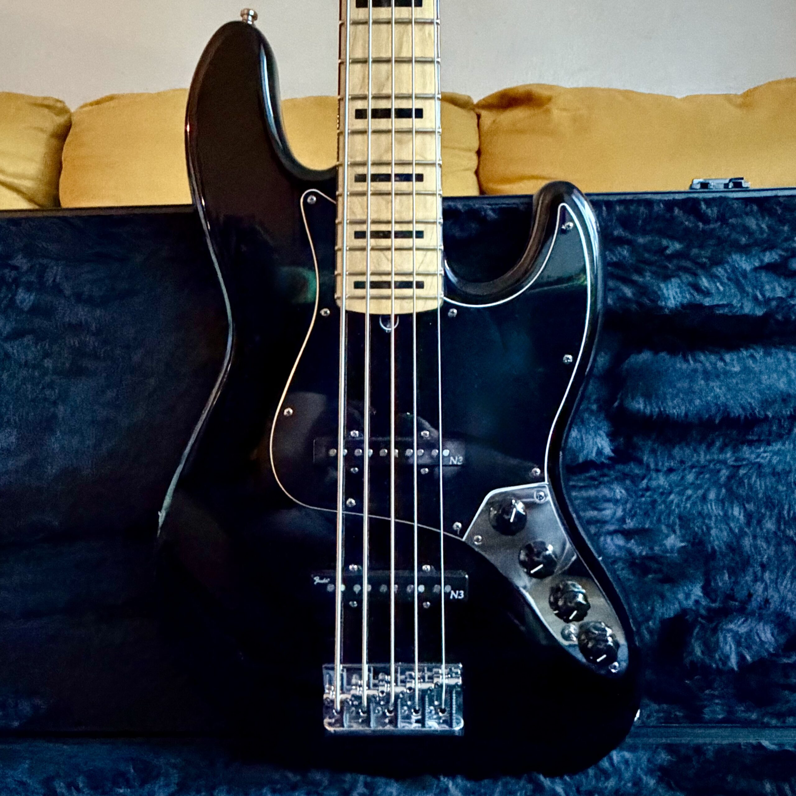 2012 Fender Am Dlx Jazz Bass V Black - 1