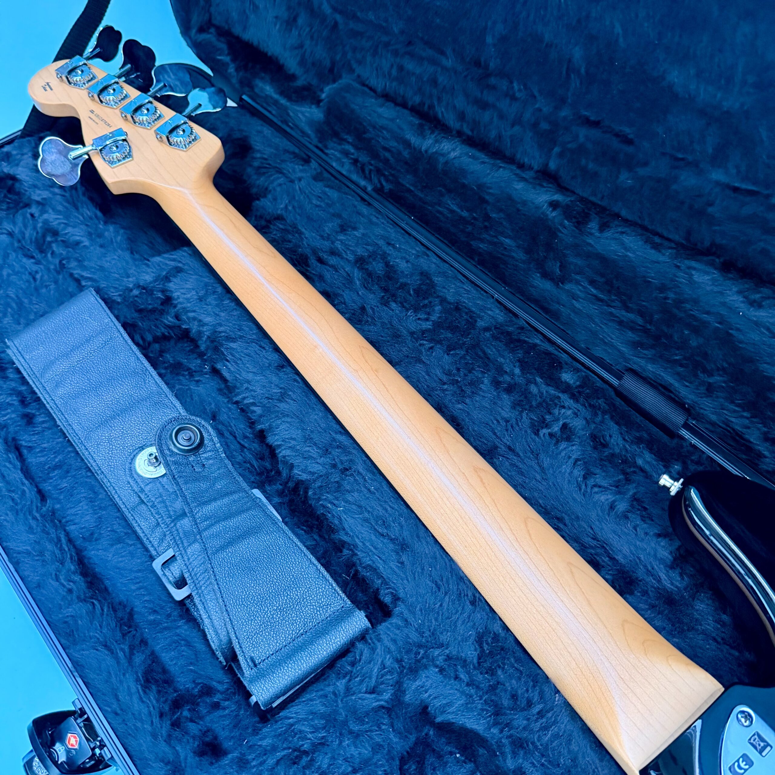 2012 Fender Am Dlx Jazz Bass V Black - 15