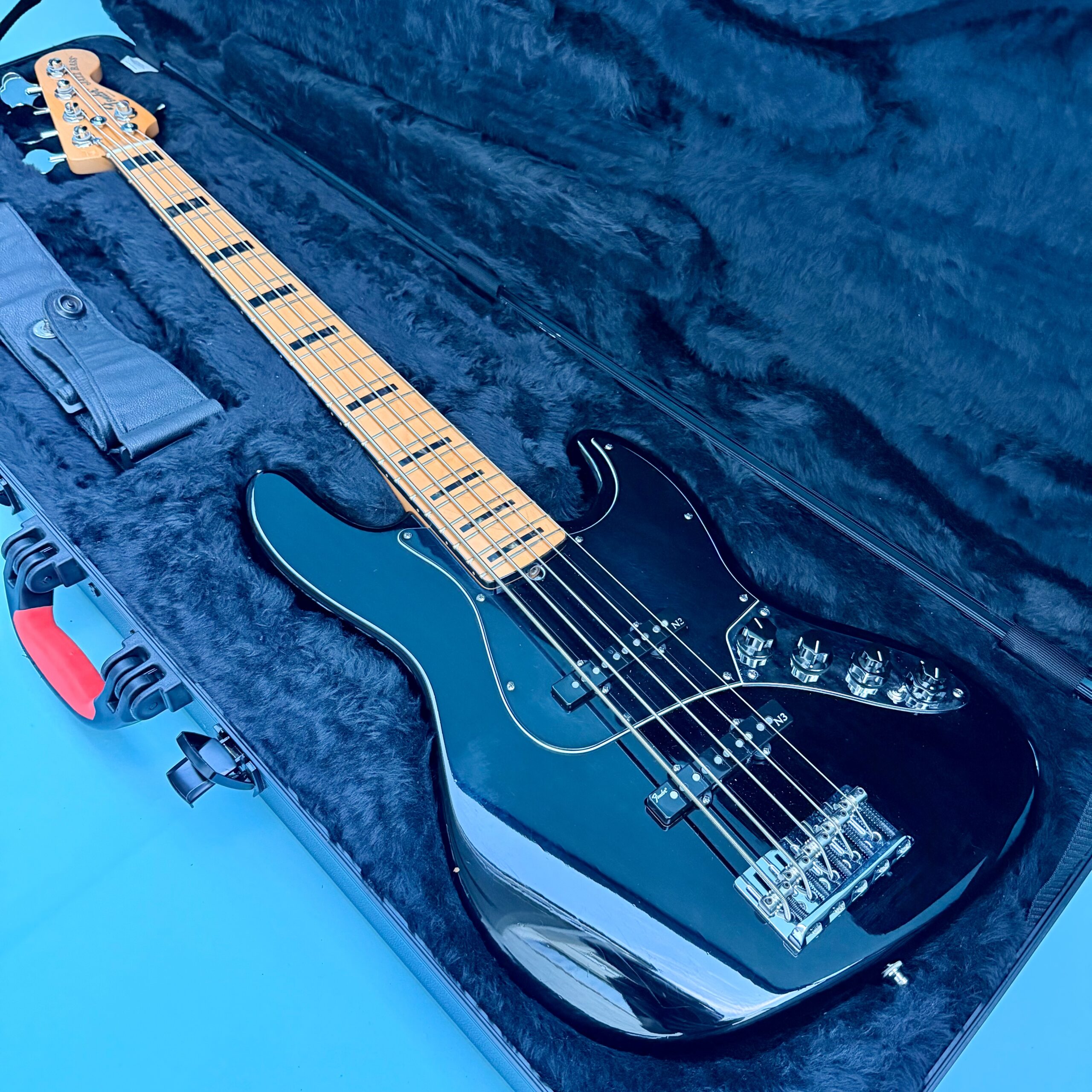 2012 Fender Am Dlx Jazz Bass V Black - 3