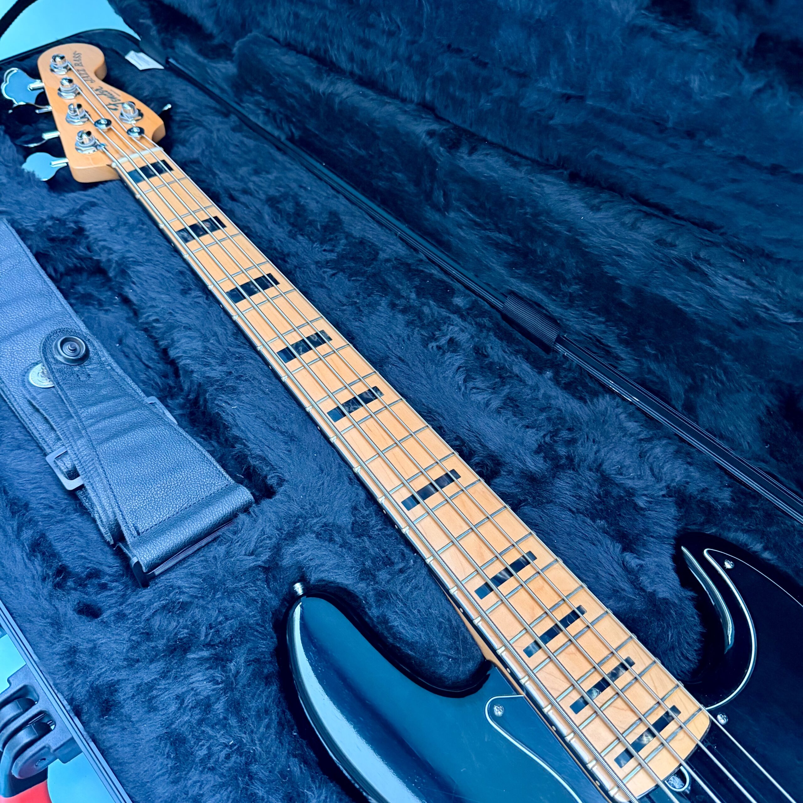 2012 Fender Am Dlx Jazz Bass V Black - 6