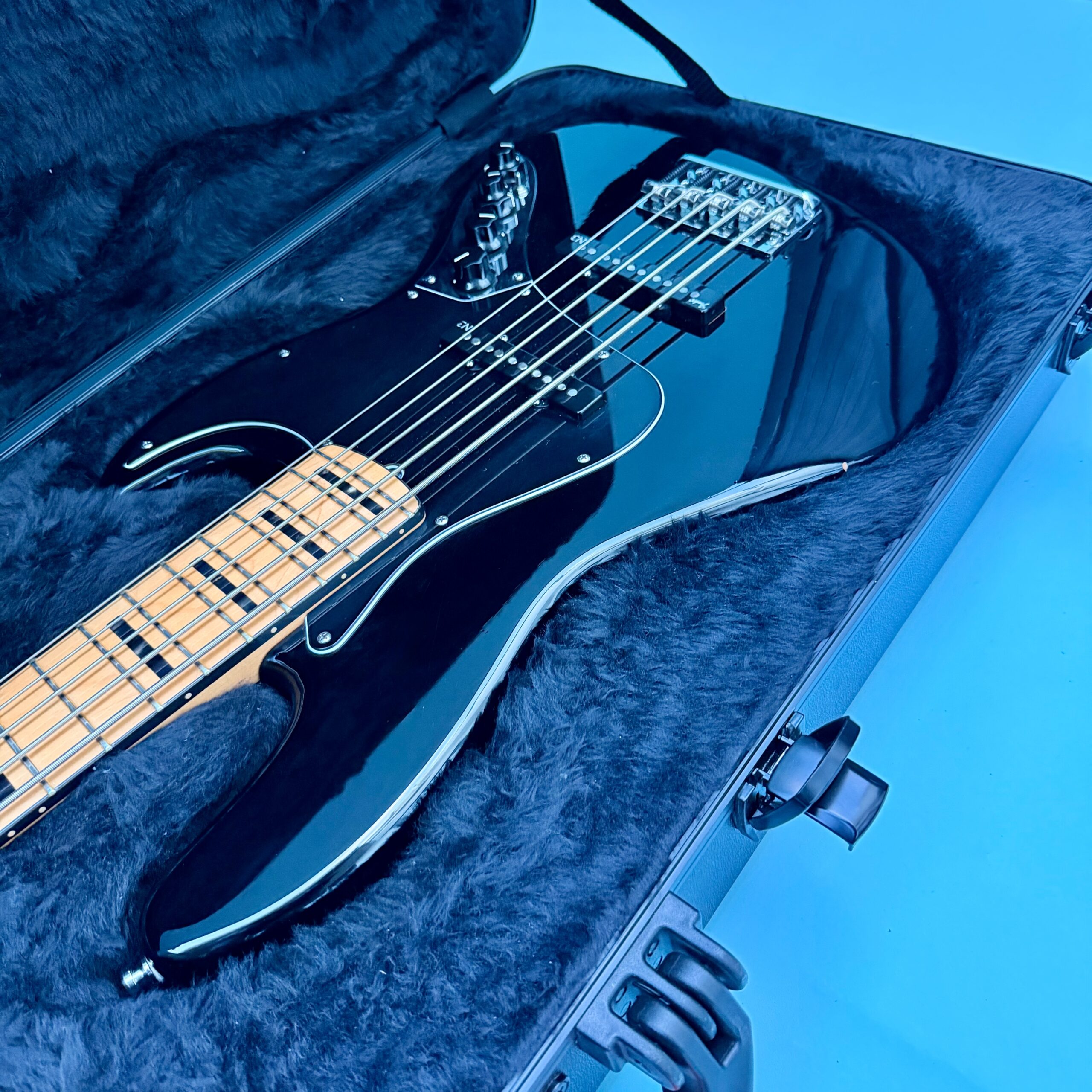 2012 Fender Am Dlx Jazz Bass V Black - 8