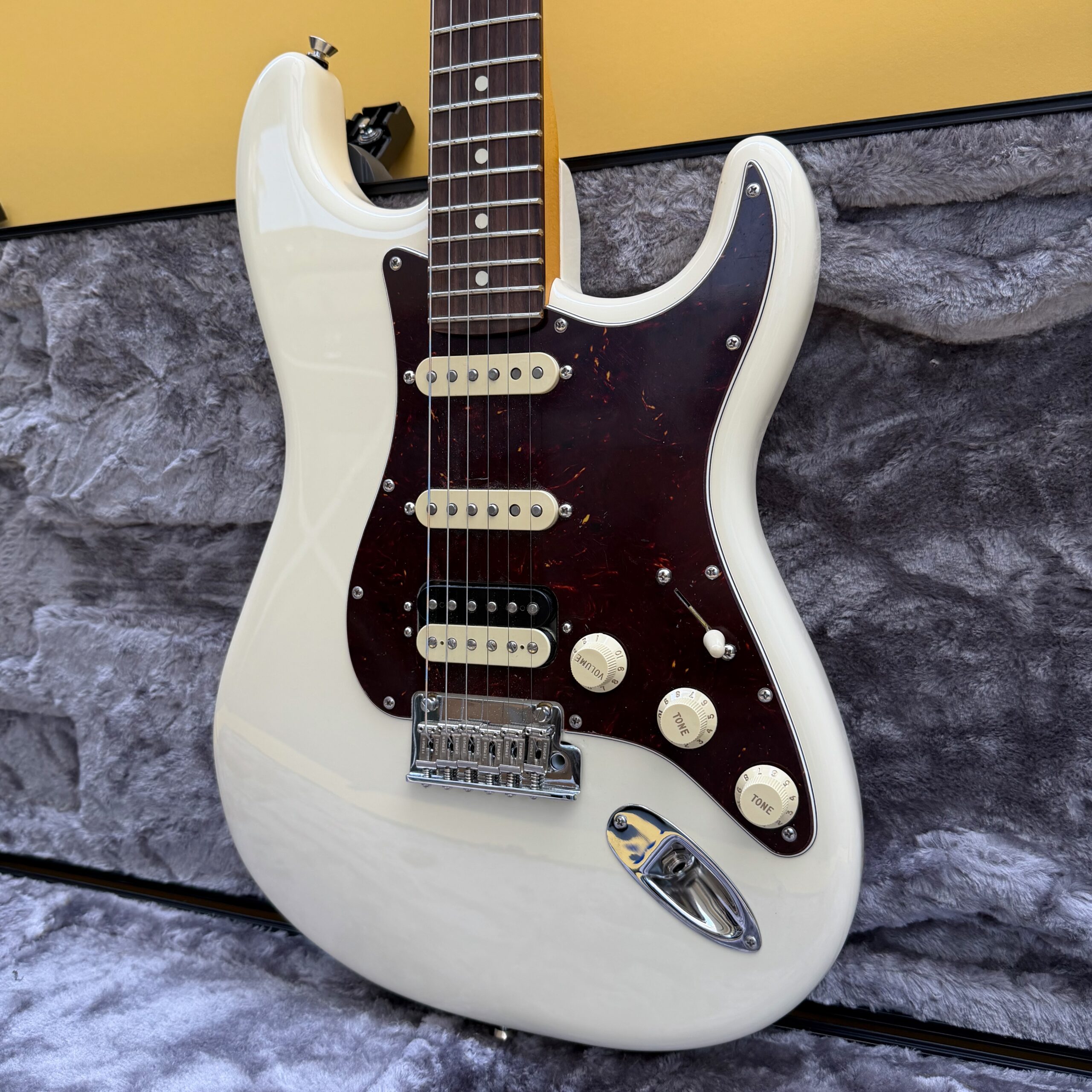 2024 Fender American Professional II Stratocaster HSS OW - 17
