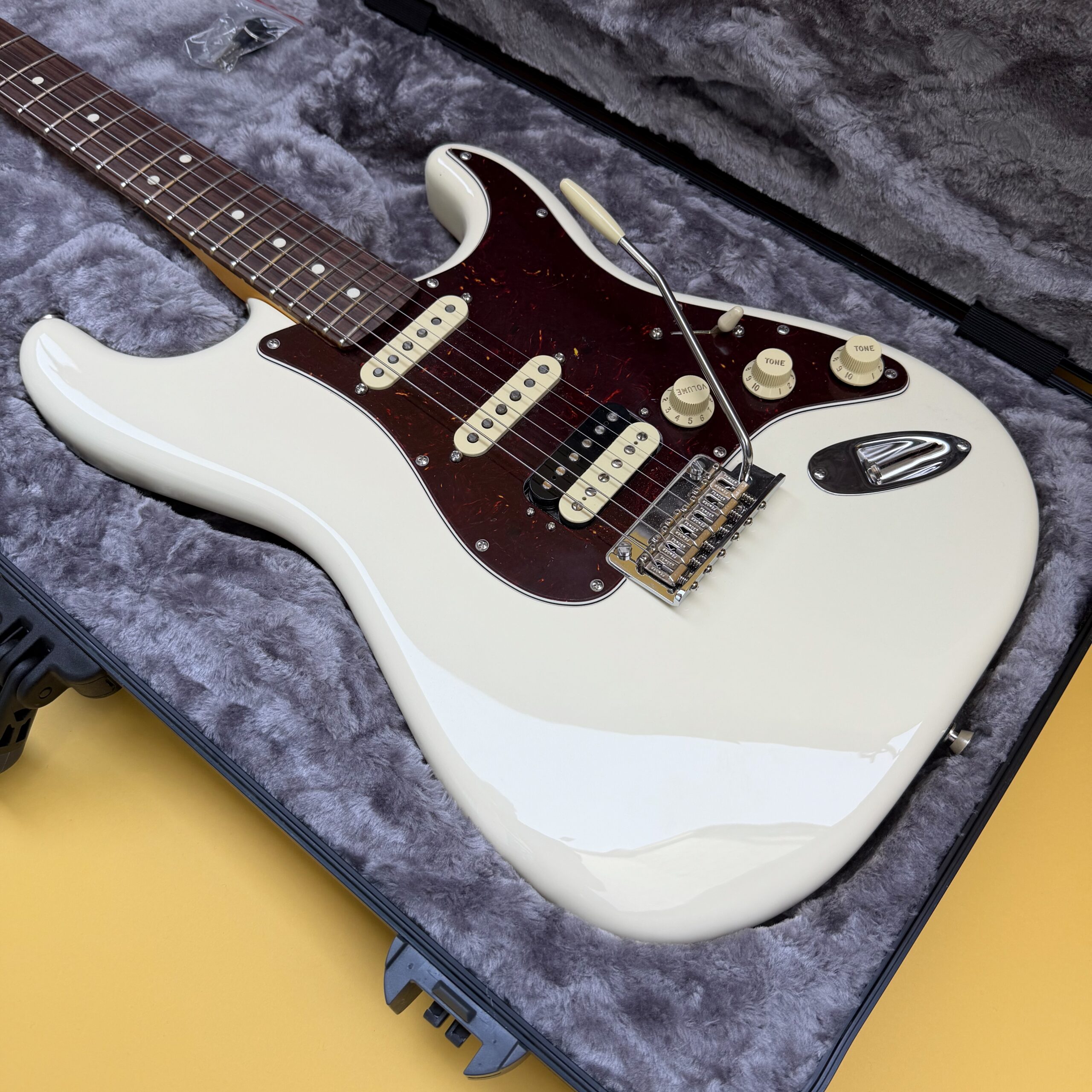 2024 Fender American Professional II Stratocaster HSS OW - 2