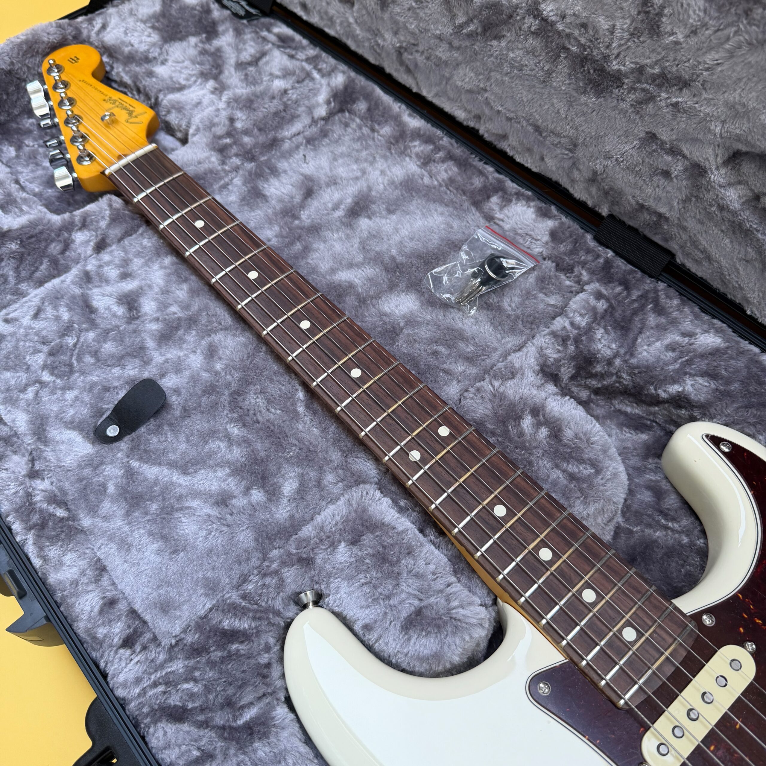 2024 Fender American Professional II Stratocaster HSS OW - 4