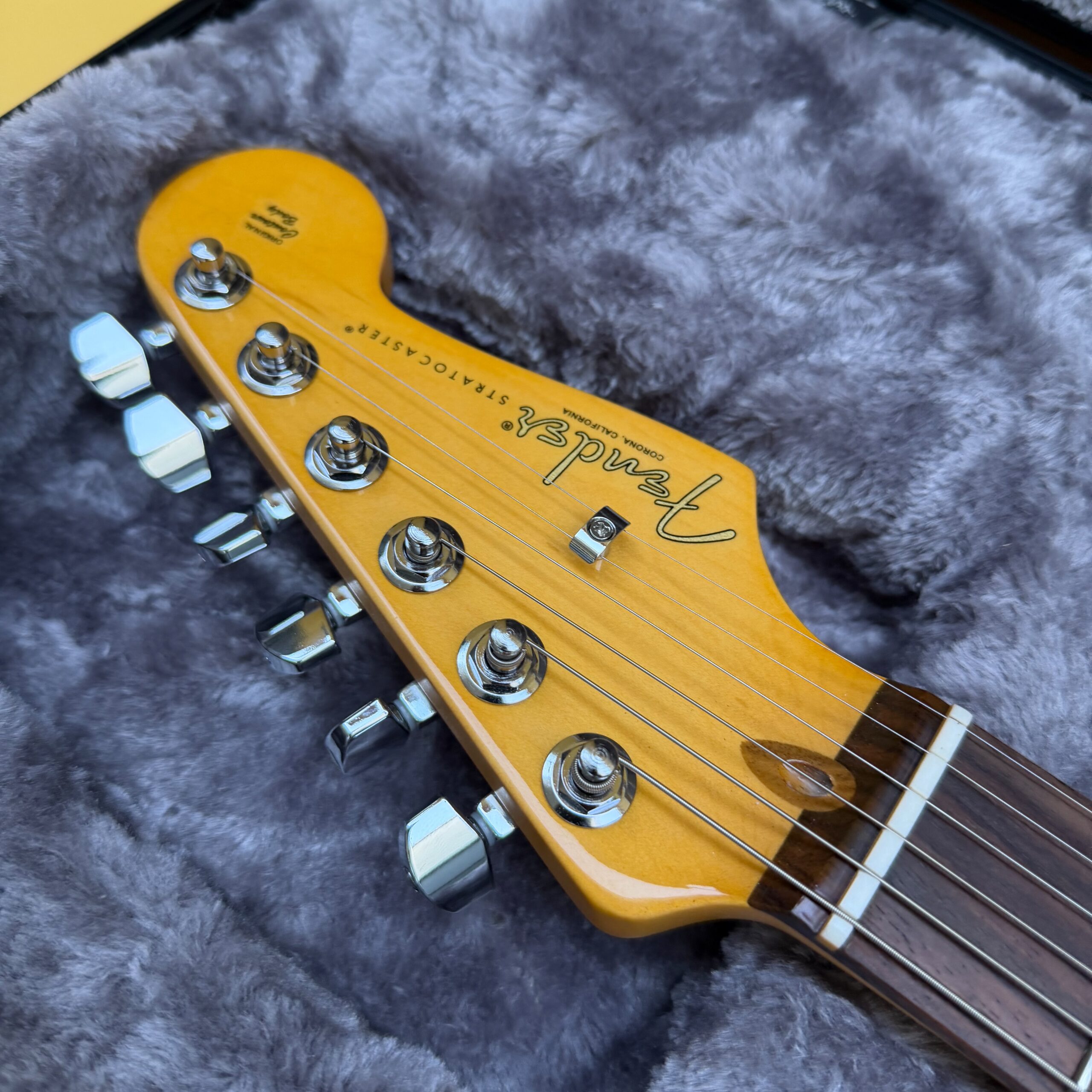 2024 Fender American Professional II Stratocaster HSS OW - 5