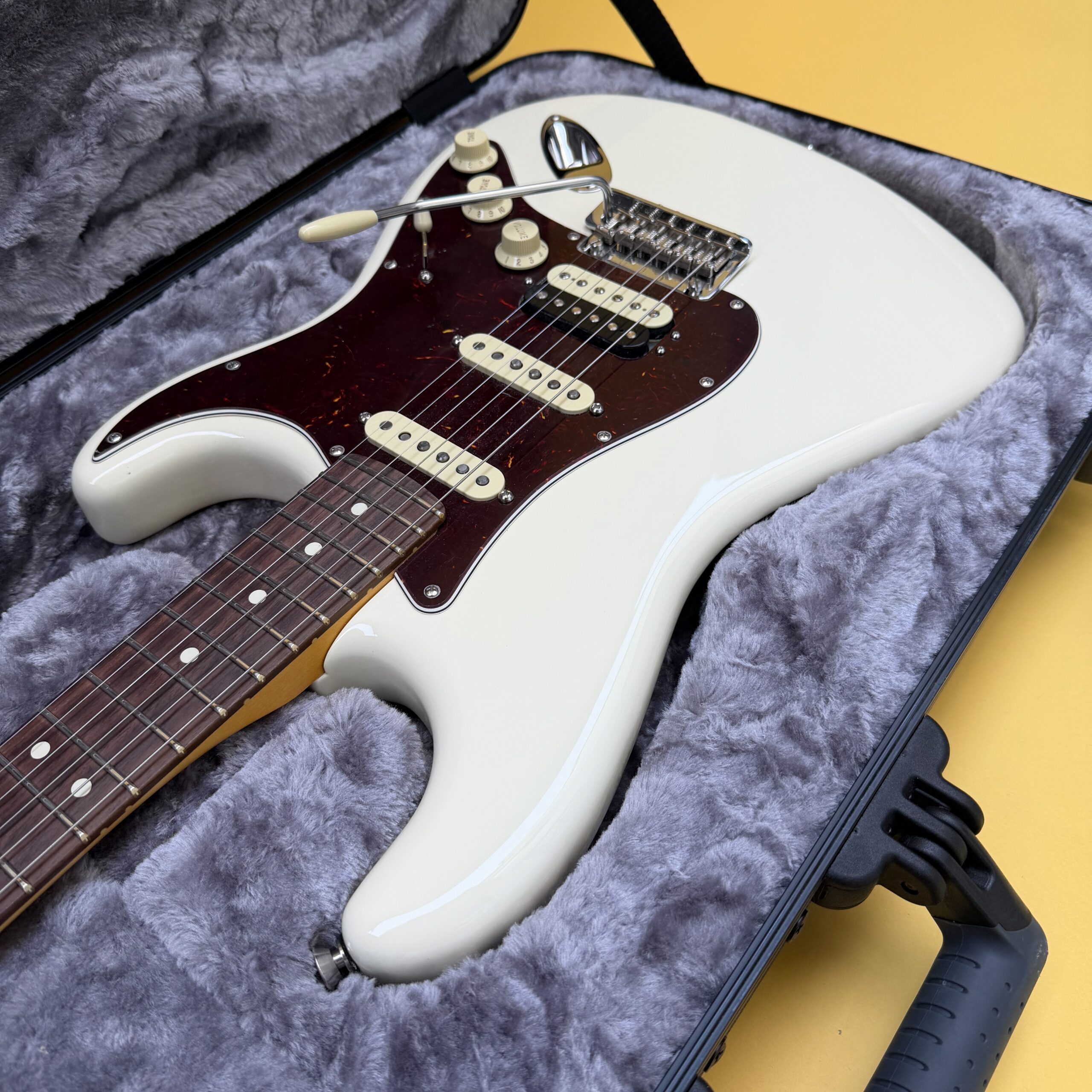 2024 Fender American Professional II Stratocaster HSS OW - 6