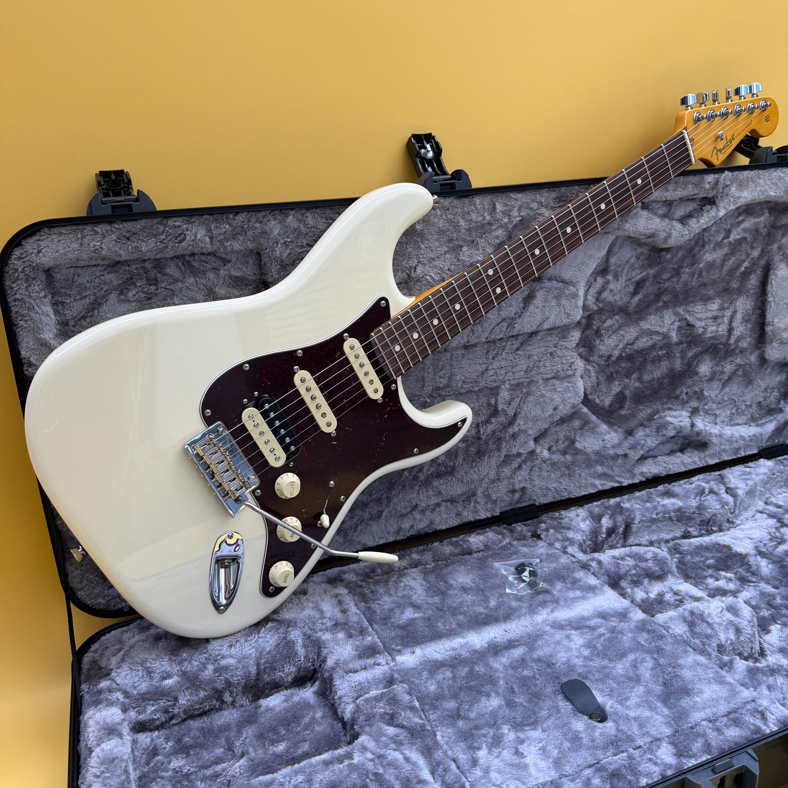 2024 Fender American Professional II Stratocaster HSS OW - 8