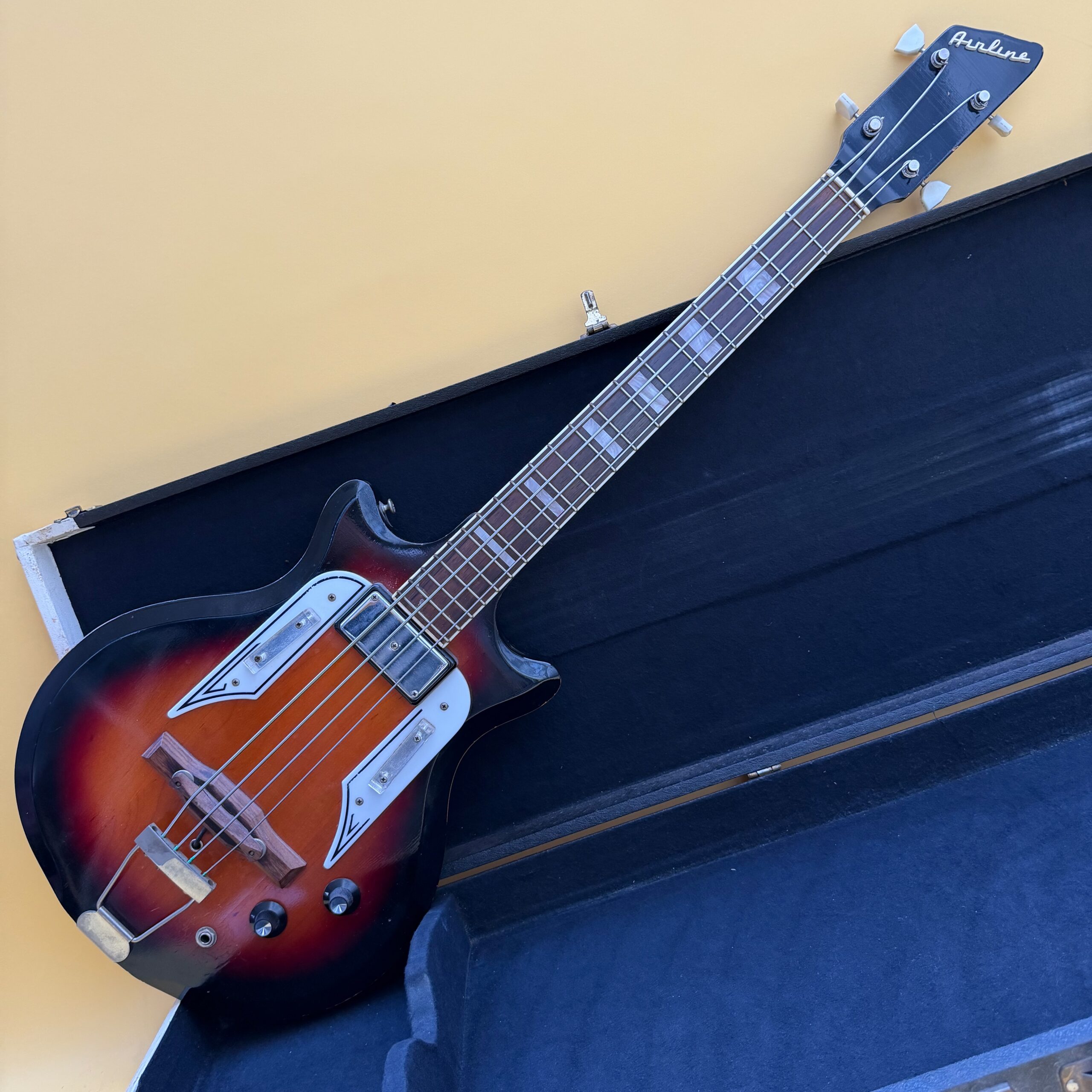 1962 Airline Pocket Bass 3TSB - 9